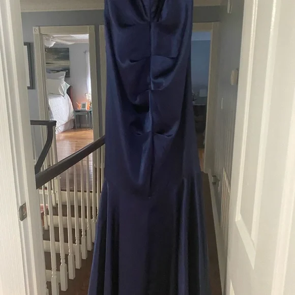 Formal dress - Picture 9 of 9